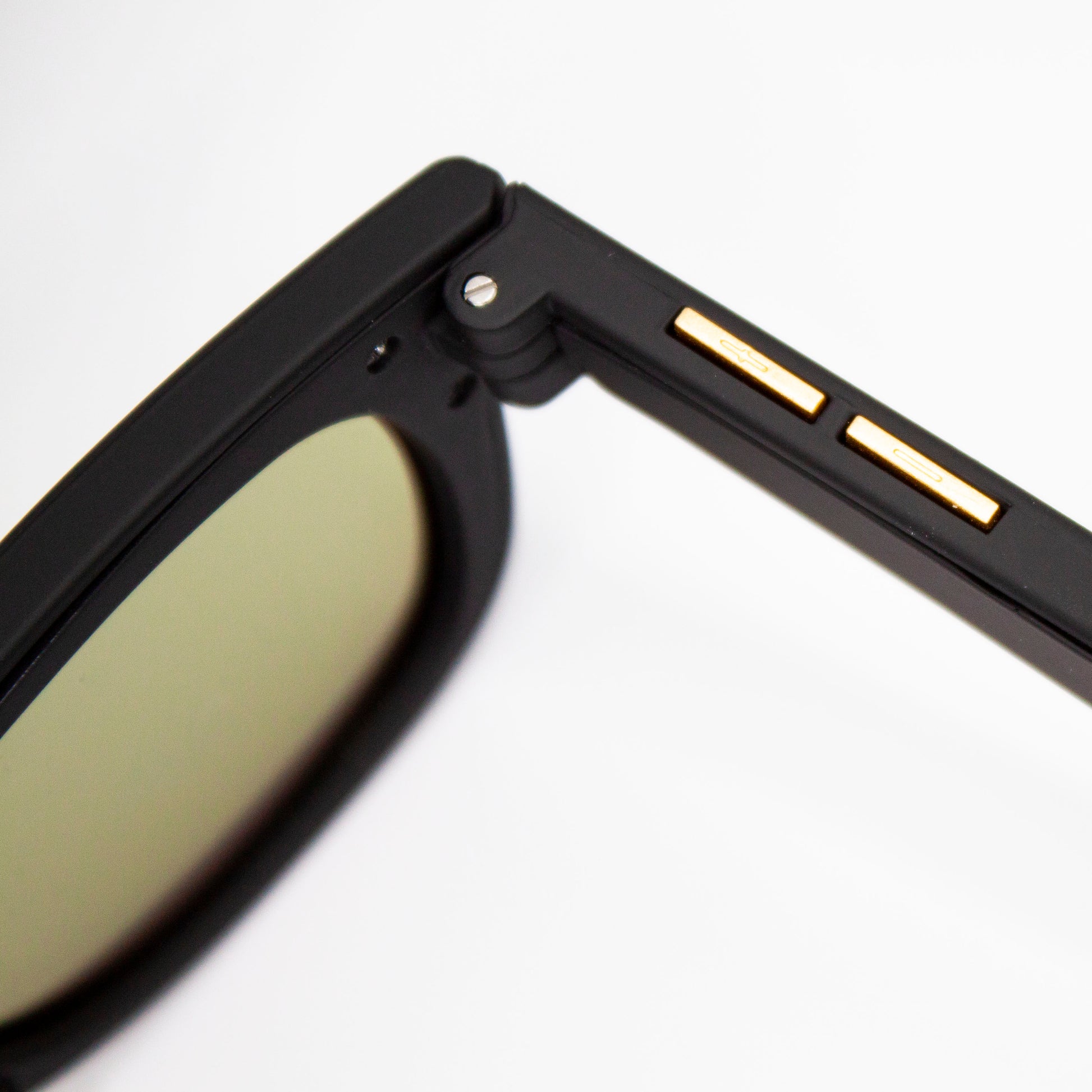 SAOLAR Proteus Electrochromic Smart Sunglasses | Buttons View