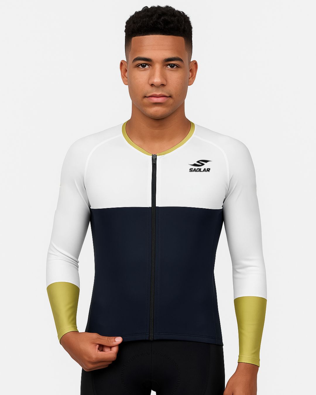 Cyclist wearing SAOLAR S4 Vento lightweight cycling jersey with aerodynamic fit and long sleeves