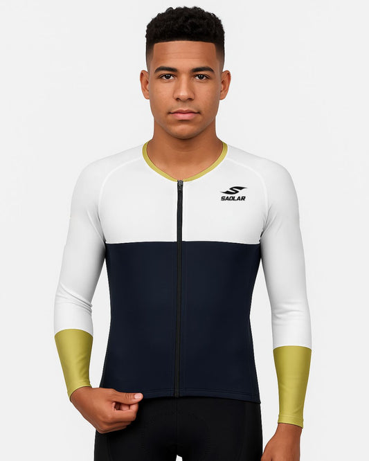 Cyclist wearing SAOLAR S4 Vento lightweight cycling jersey with aerodynamic fit and long sleeves