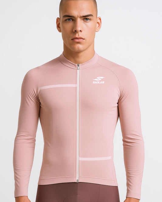 Vista frontale della maglia da ciclismo SAOLAR S4 Emberfall rosa cipria a maniche lunghe con vestibilità slim aerodinamica.